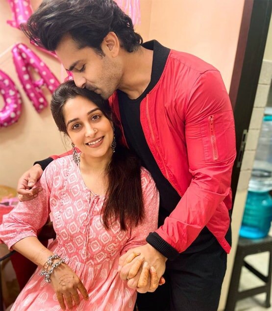 शोएब ने दीपिका को बर्थडे पर कराया स्पेशल फील, बनाया खास केक