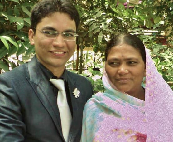 मां बनाती थी देसी दारू, लोग मंगाते थे नमकीन, फिर ऐसे बने IAS