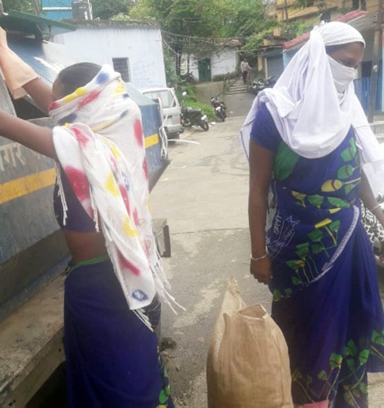 यहां महिलाएं सीटी बजाकर करती हैं अपने आने का इशारा, ये है कारण