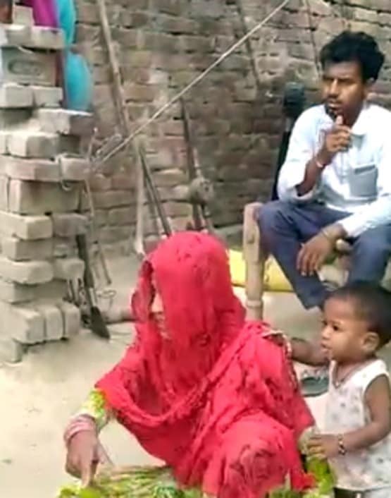 मर्डर के आरोप में पिता और भाई जेल में बंद, महिला निकली जिंदा