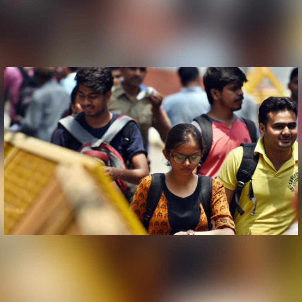 नया पैटर्न, एक दिन में 3 परीक्षाएं, फाइनल एग्जाम से परेशान छात्र