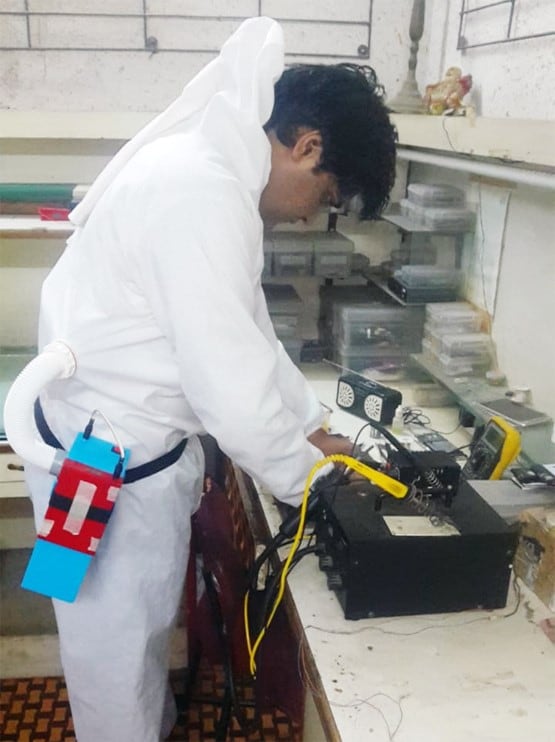 युवक ने बनाई AC वाली PPE किट, 5-6 घंटे डॉक्टर्स रहेंगे कूल