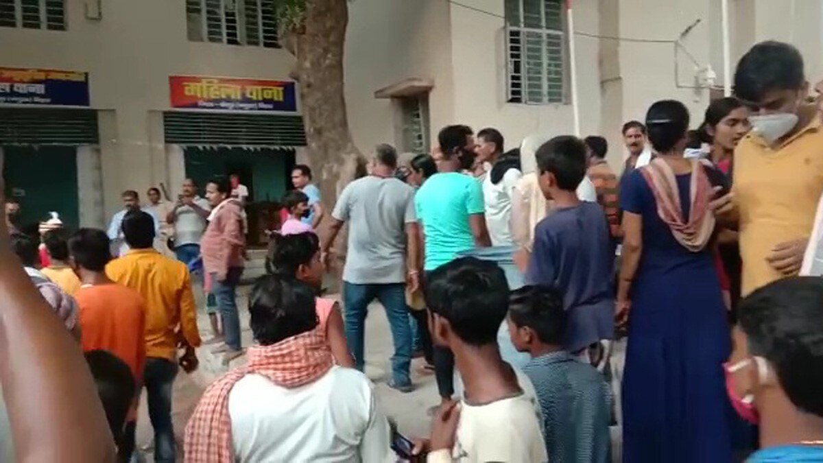 पुलिस ने कराई प्रेमी युगल की शादी (Photo Aajtak)