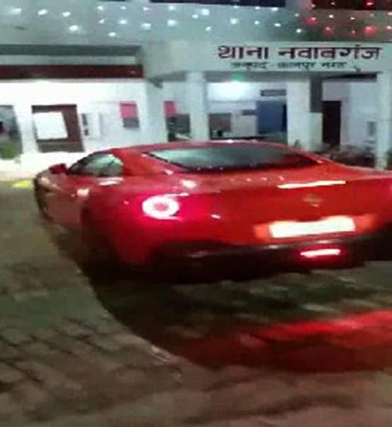 कानपुर: बीच सड़क रईसजादे ने जमकर घुमाई फेरारी, देखती रही पुलिस