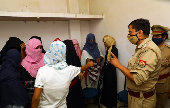 नौकरी दिलाने के नाम पर लेते थे 2000 रुपये, फर्जी कॉल सेंटर का भंडाफोड़