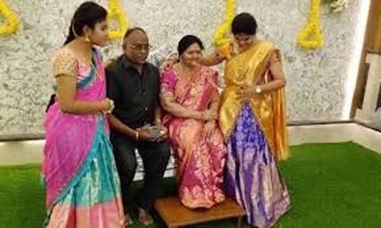 गृह-प्रवेश में बनवाया पत्नी का पुतला, लोग बोले- ये भी ताजमहल