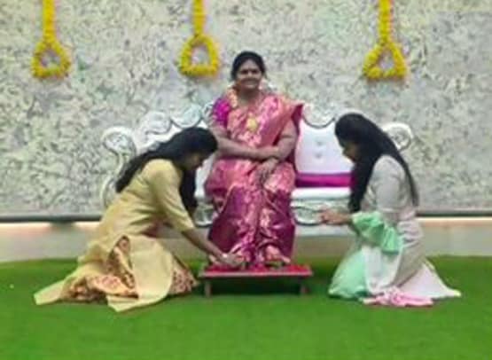 गृह-प्रवेश में बनवाया पत्नी का पुतला, लोग बोले- ये भी ताजमहल