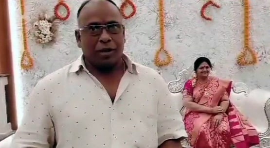 गृह-प्रवेश में बनवाया पत्नी का पुतला, लोग बोले- ये भी ताजमहल