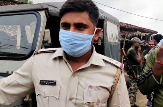 पत्नी को कुल्हाड़ी से काटा, जहर की गोलियां खाकर कुएं में कूदा