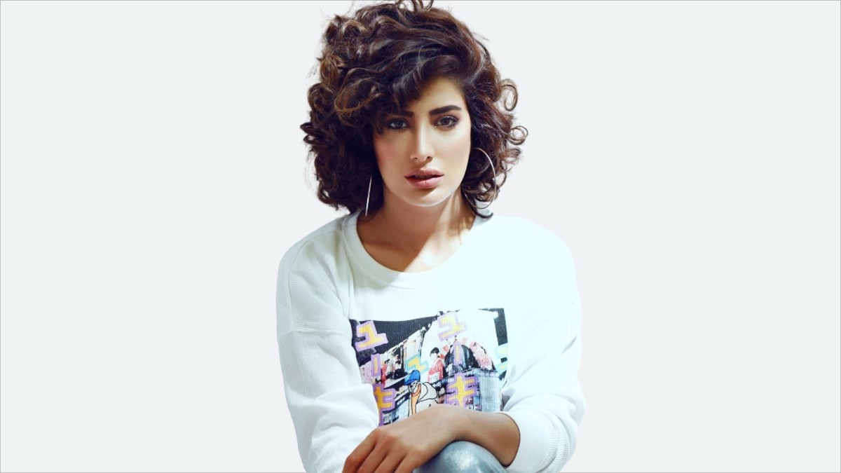 (Photo Credit: Mehwish Hayat)