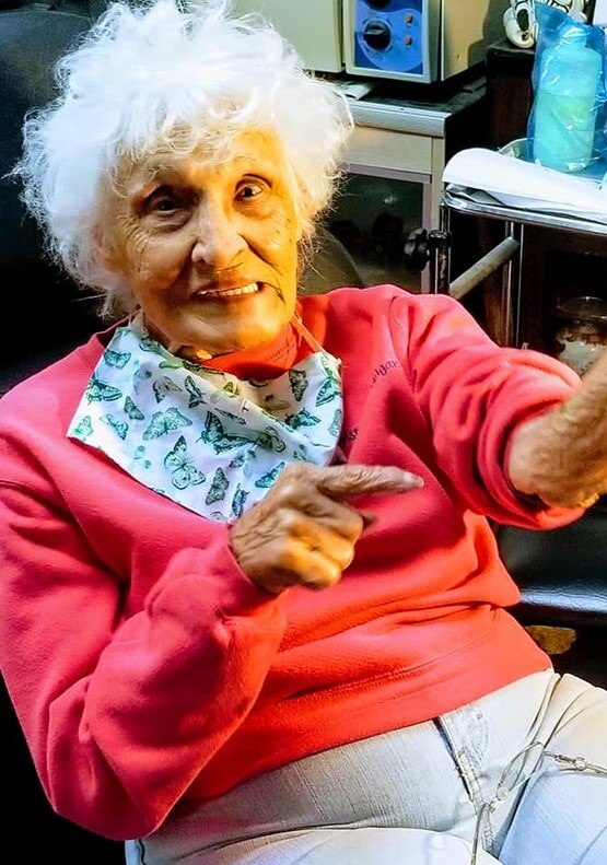 अस्पताल से निकलते ही 103 साल की दादी ने बनवाया टैटू, बाइक पर ली राइड