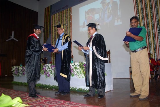 देखें- कैसा है UPSC टॉपर का स्टडी रूम, जहां तैयारी करके बने IAS