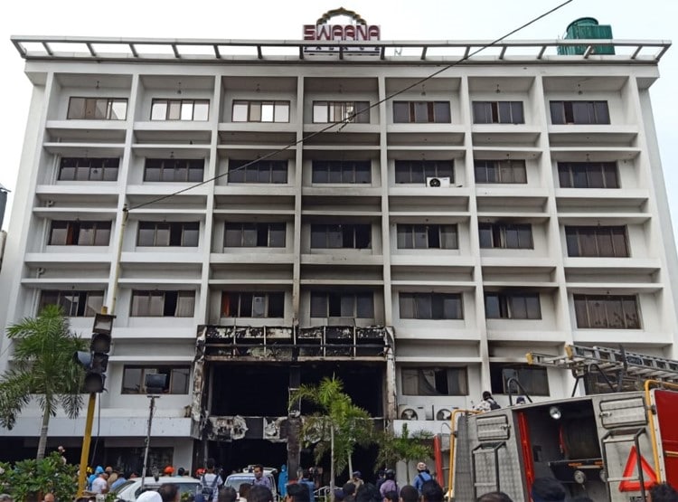 आंध्र: कोविड सेंटर बने होटल में लगी भीषण आग, 9 लोगों की मौत