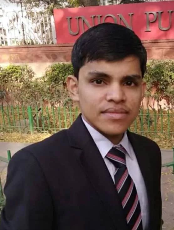 UPSC Result 2019: प्रदीप सिंह के पिता ने घर बेचकर पढ़ाया, बेटा बना IAS