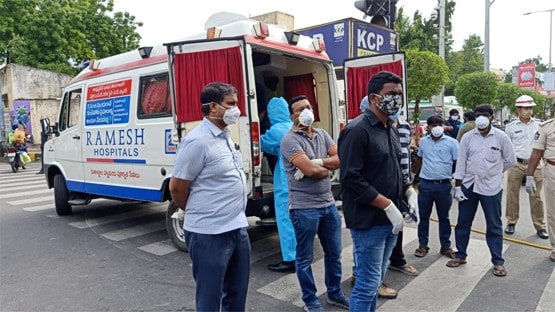 आंध्र: कोविड सेंटर बने होटल में लगी भीषण आग, 9 लोगों की मौत