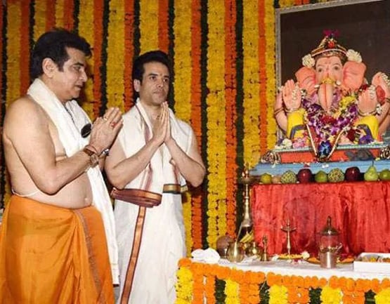 सलमान से श‍िल्पा तक, सालों से इन सितारों के घर हो रही है गणपति की पूजा