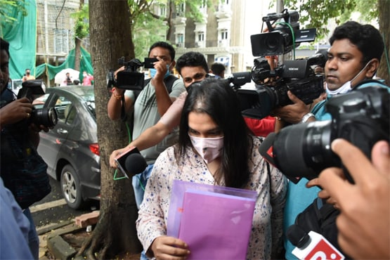 'आपके परिवार पर सुशांत की हत्या का आरोप है' सवाल सुन भड़कीं रिया