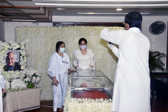 पंडित जसराज के अंतिम दर्शन को पहुंचे संगीत जगत के दिग्गज, देखें PHOTOS