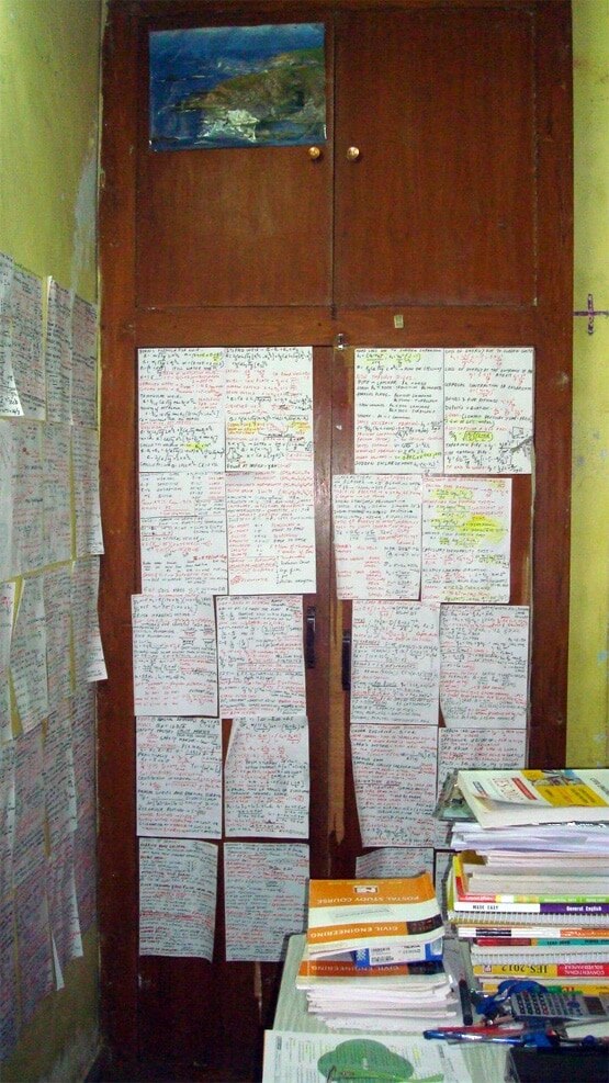 देखें- कैसा है UPSC टॉपर का स्टडी रूम, जहां तैयारी करके बने IAS