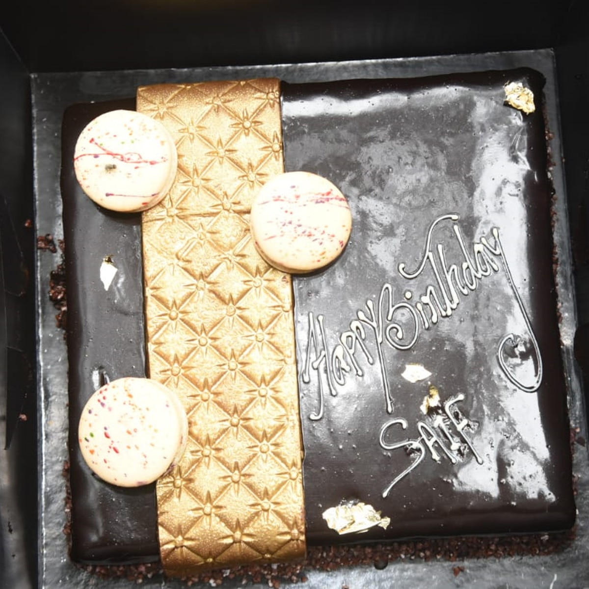 सैफ अली खान के जन्मदिन का केक