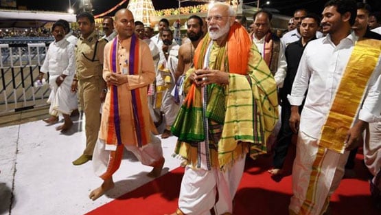 वाराणसी से बहरीन तक, अयोध्या से पहले इन जगहों पर दिखा है मोदी का भक्त अवतार