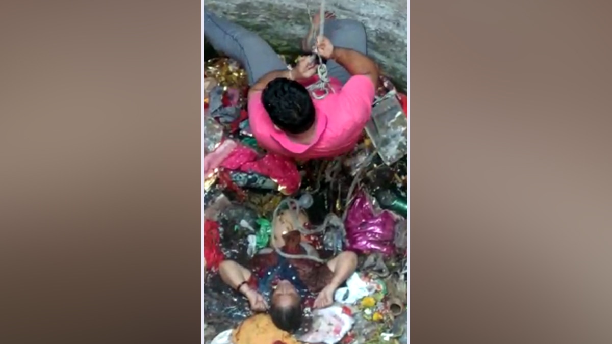 महिला का रेस्क्यू.