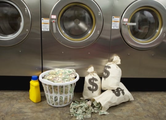 कोरोना का ऐसा डर, वॉशिंग मशीन में धुले 14 लाख रुपये, फिर ओवन में सुखाया