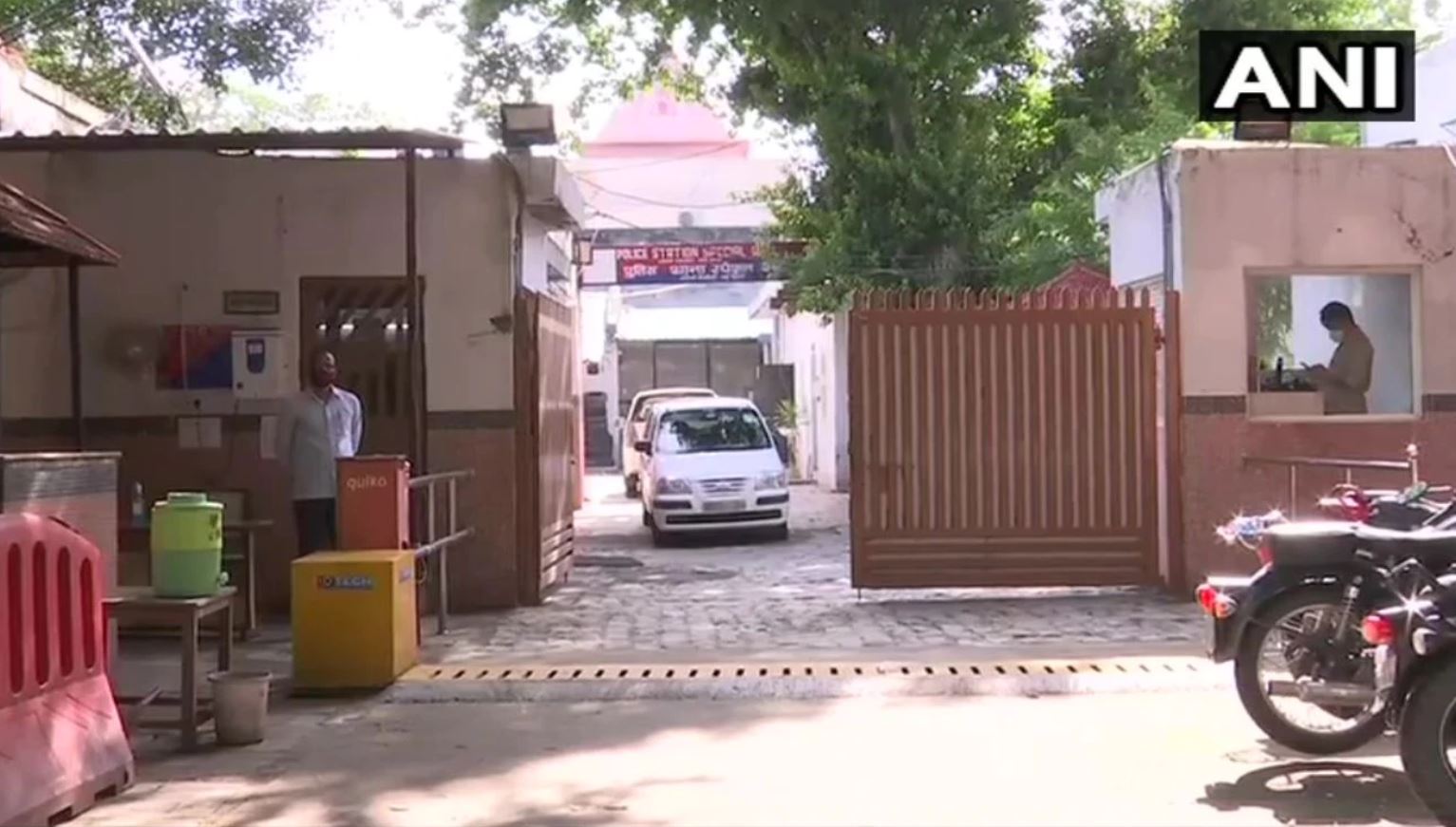 संदिग्ध आतंकी की पत्नी ने कहा, कर दो माफ