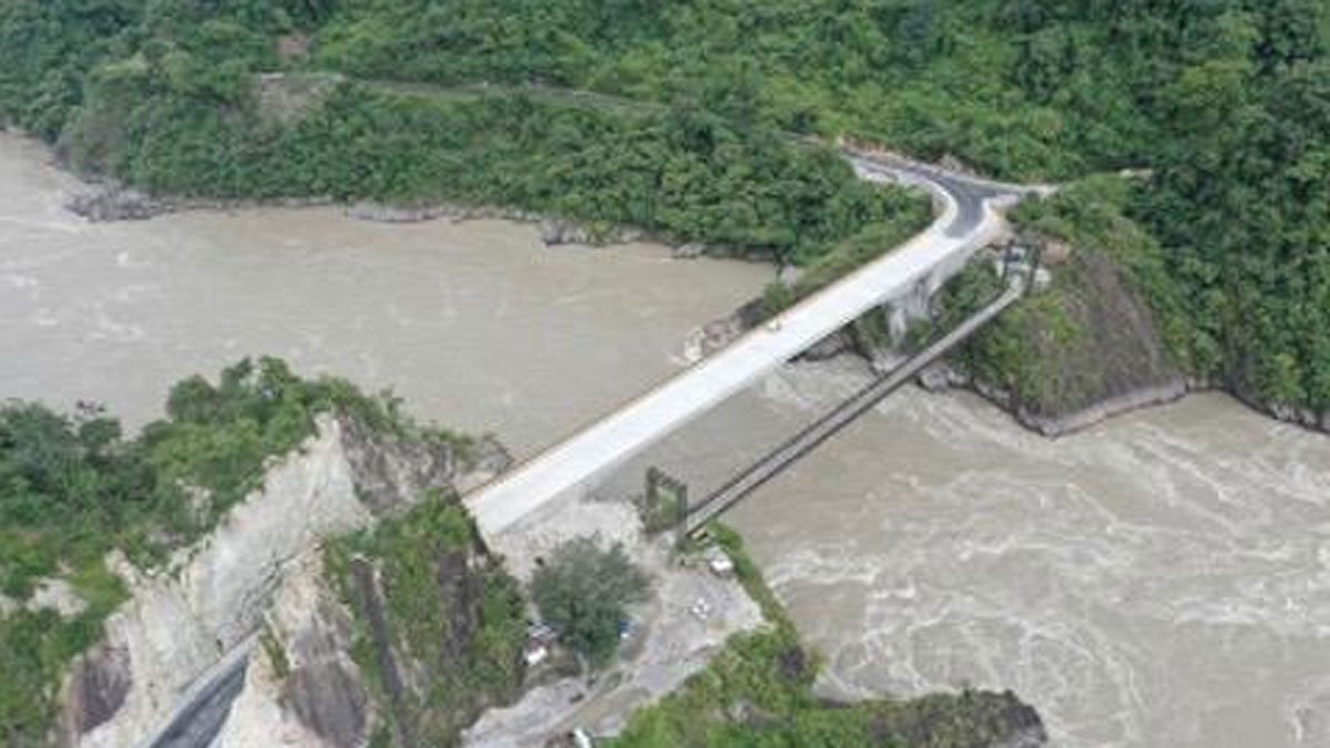 बीआरओ द्वारा तैयार किया गया एक पुल (फोटो-ट्वीट)