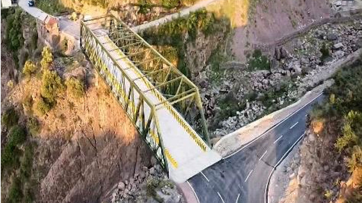 बीआरओ द्वारा तैयार किया गया एक पुल (फोटो-ट्वीट)