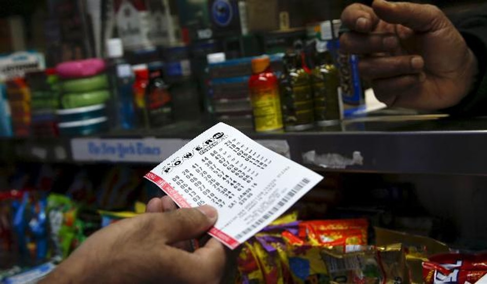 300 रुपये के टिकट पर जीते 12 करोड़ की लॉटरी.