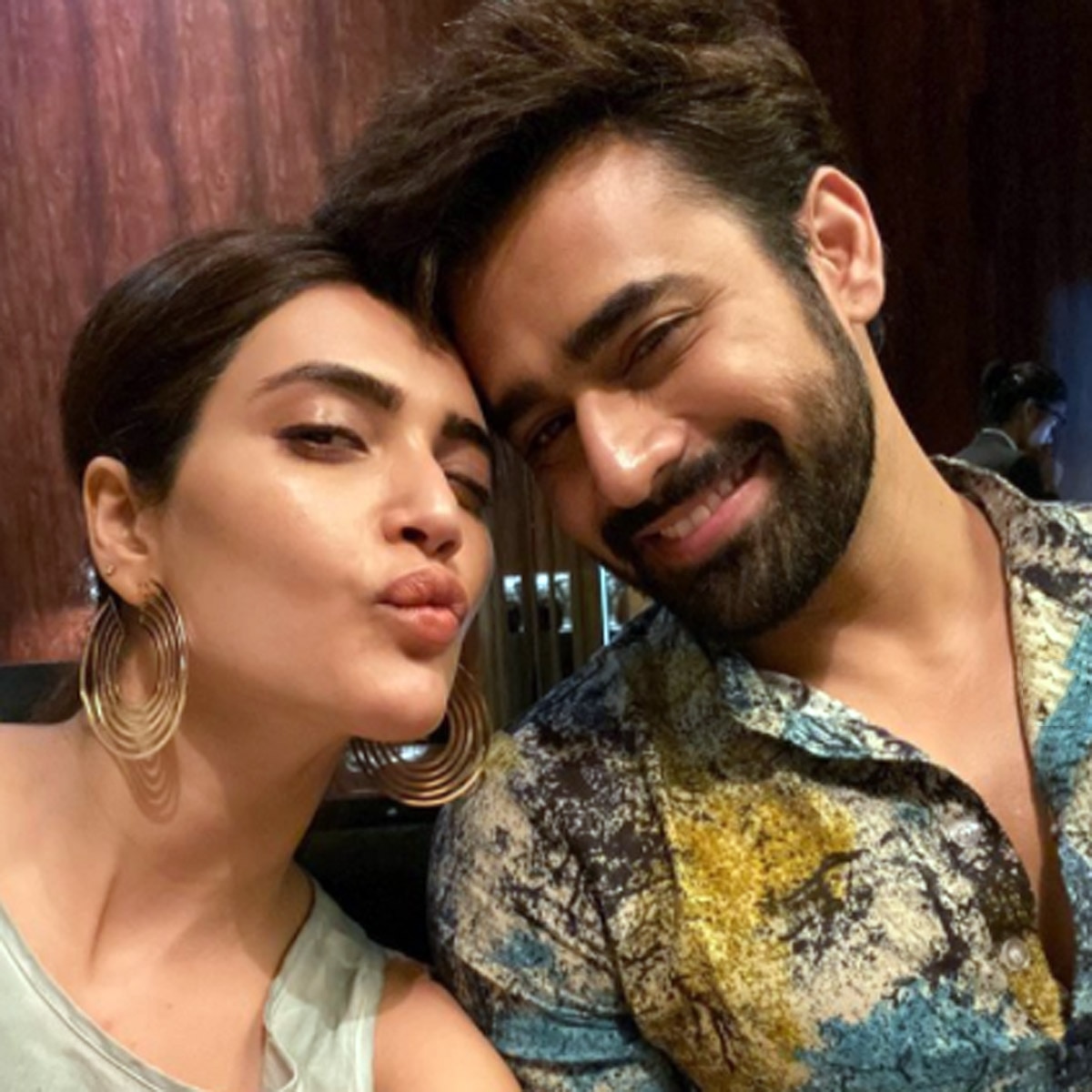 करिश्मा तन्ना और पर्ल वी पुरी 