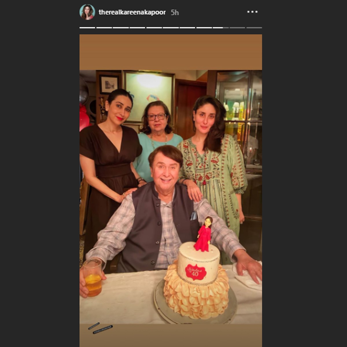 करीना कपूर खान अपनी फैमिली के साथ