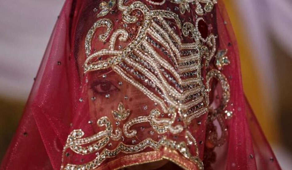 मारपीट करता था पति तो छोड़कर मायके चली आई युवती, अपनी सहेली से कर ली शादी. मारपीट करता था पति तो छोड़कर मायके चली आई युवती, अपनी सहेली से कर ली शादी.