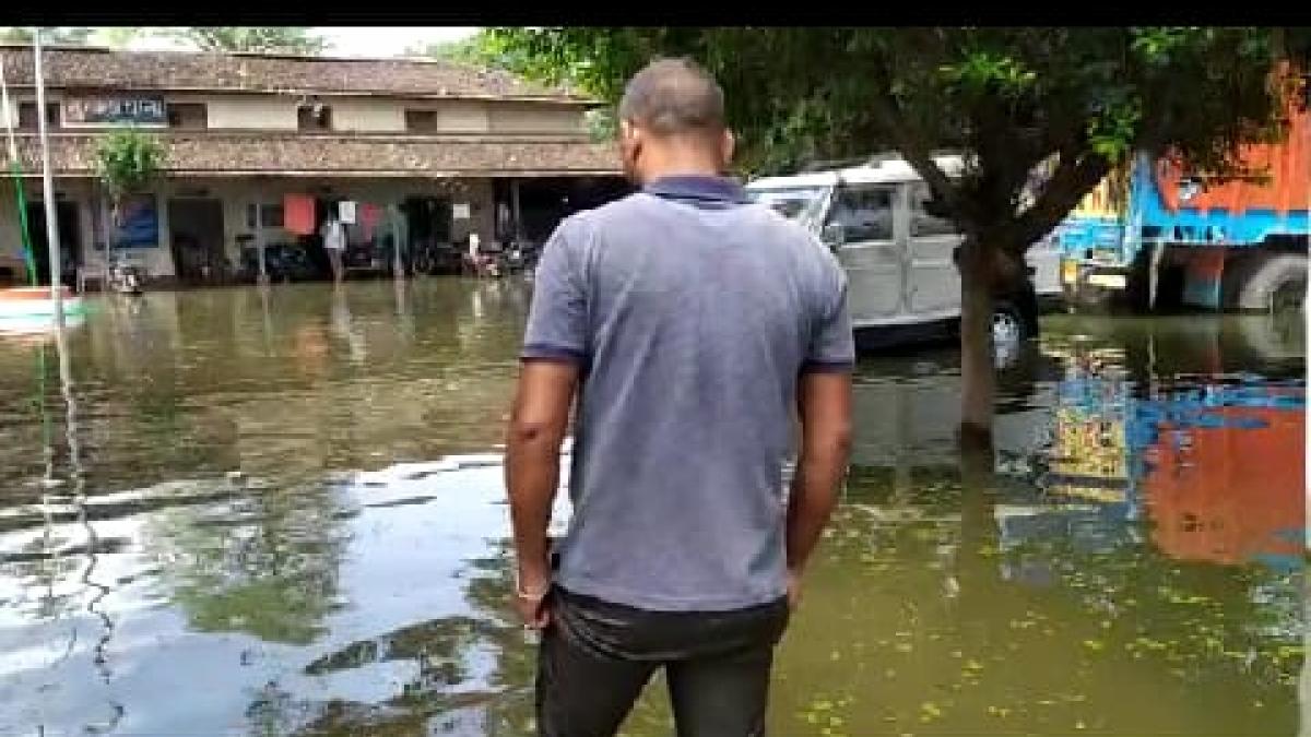 बाढ़ में डूब गया पुलिस स्टेशन, किराए के मकान में चल रहा थाना  (फोटो आजतक) 
