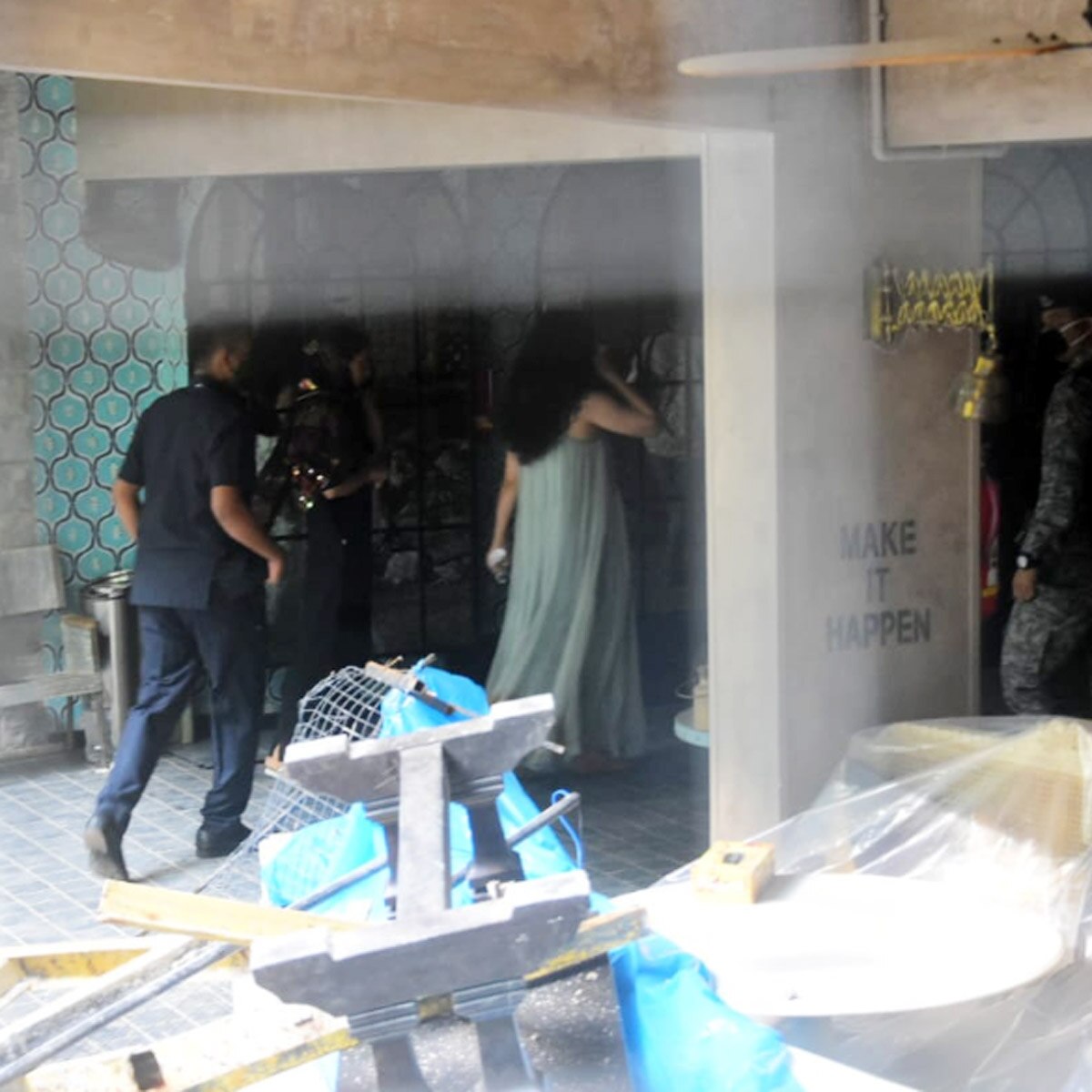 अपने टूट चुके दफ्तर का मुआयना करने पहुंचीं कंगना रनौत