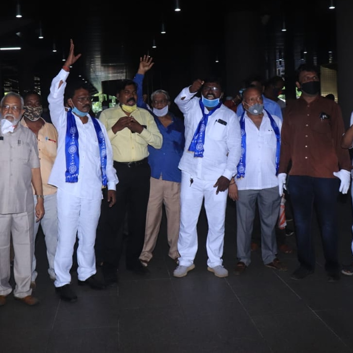 कंगना का सपोर्ट रह रहे RPI के कार्यकर्ता