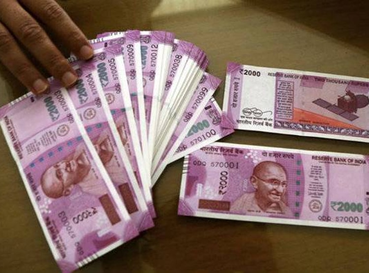 300 रुपये के टिकट पर जीते 12 करोड़ की लॉटरी.