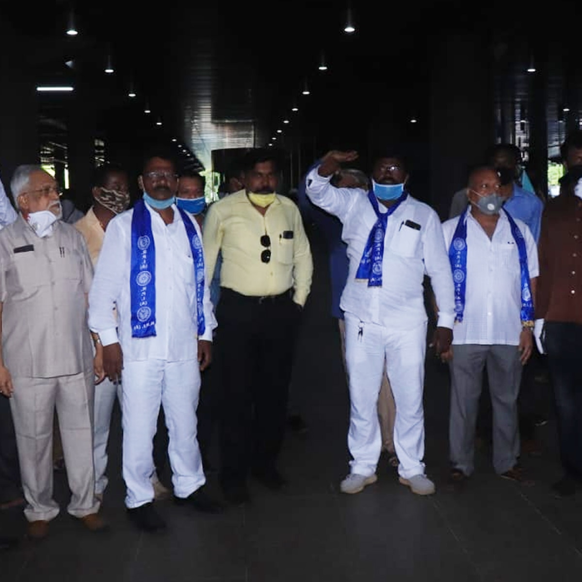 कंगना का सपोर्ट रह रहे RPI के कार्यकर्ता