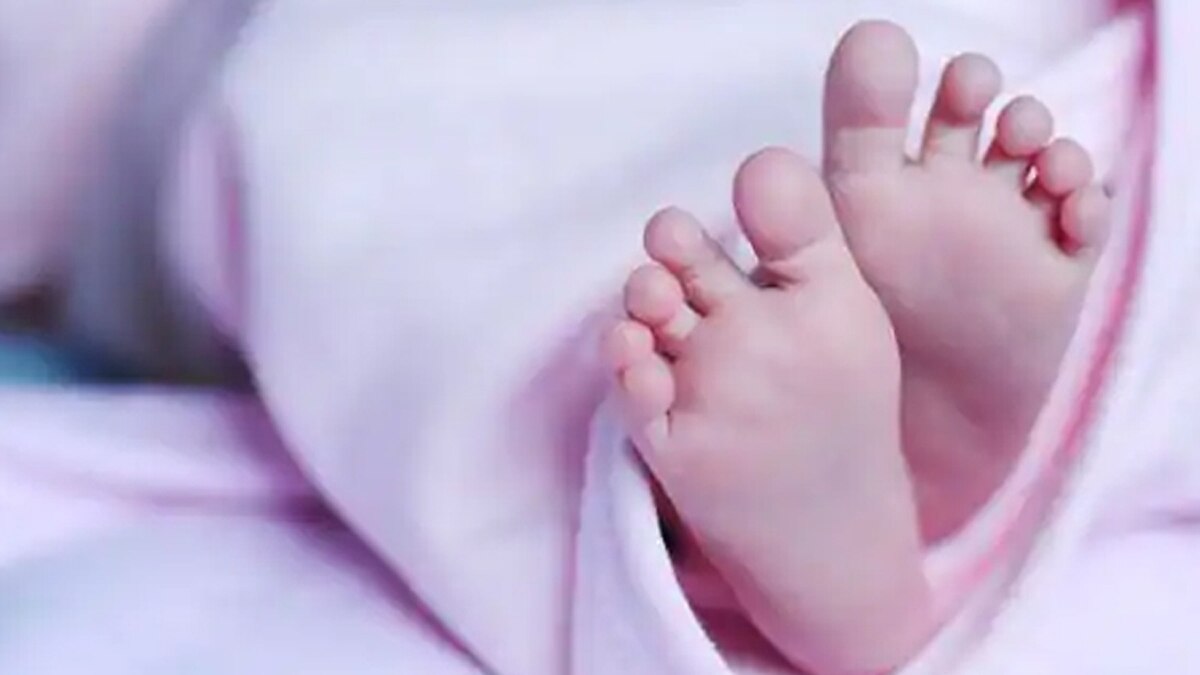 गर्भ में पल रहे 8 माह के बच्चे की हुई मौत