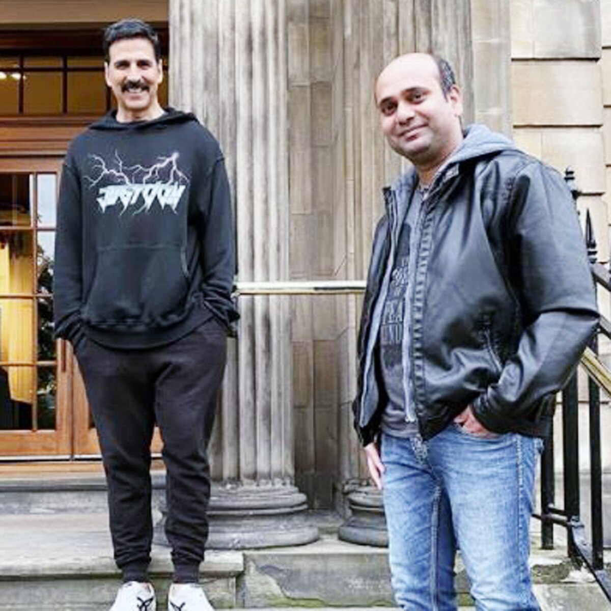 अक्षय कुमार अपने फैन्स के साथ