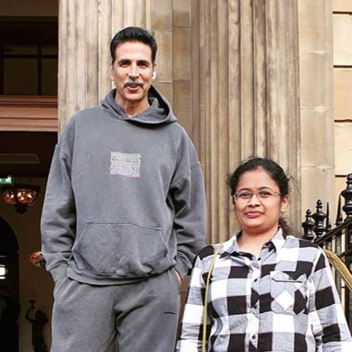 अक्षय कुमार अपने फैन्स के साथ