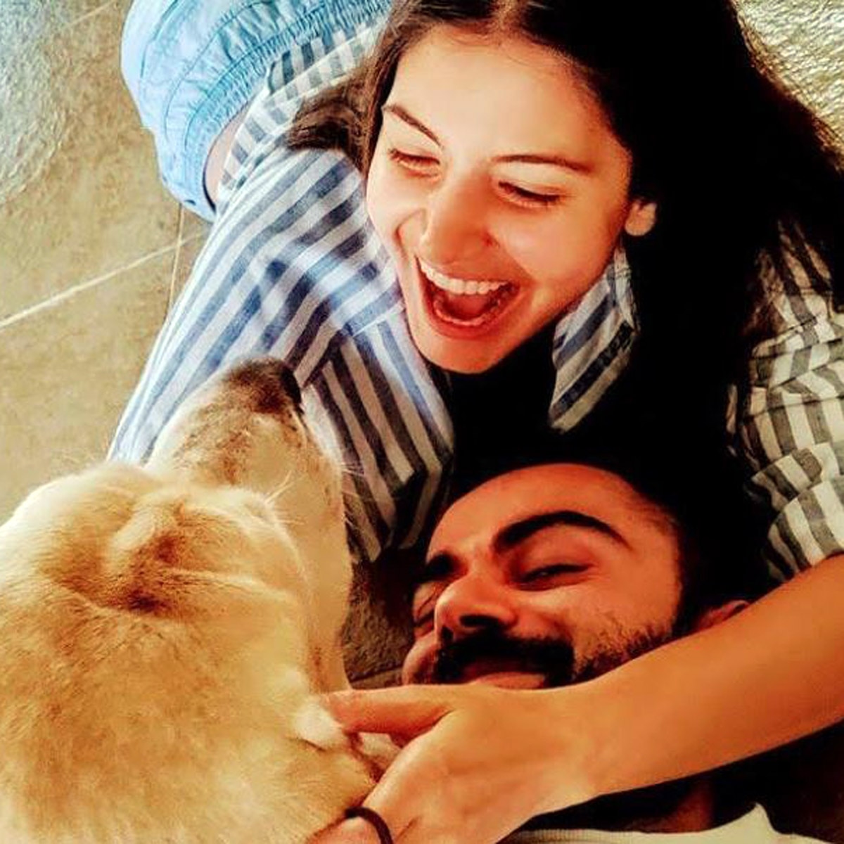 विराट और अपने पेट डॉग संग अनुष्का शर्मा