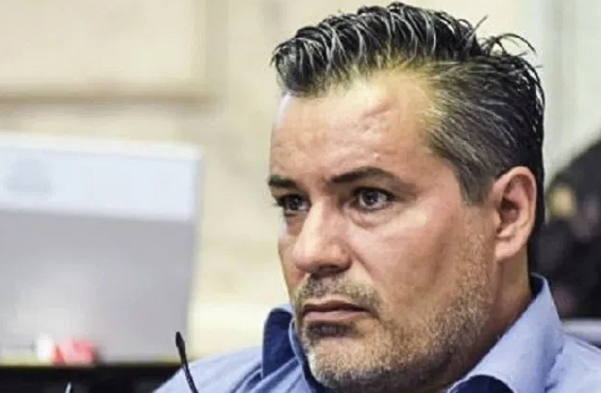 लाइव संसद सत्र में सांसद ने चूमा प्रेमिका का प्राइवेट पार्ट