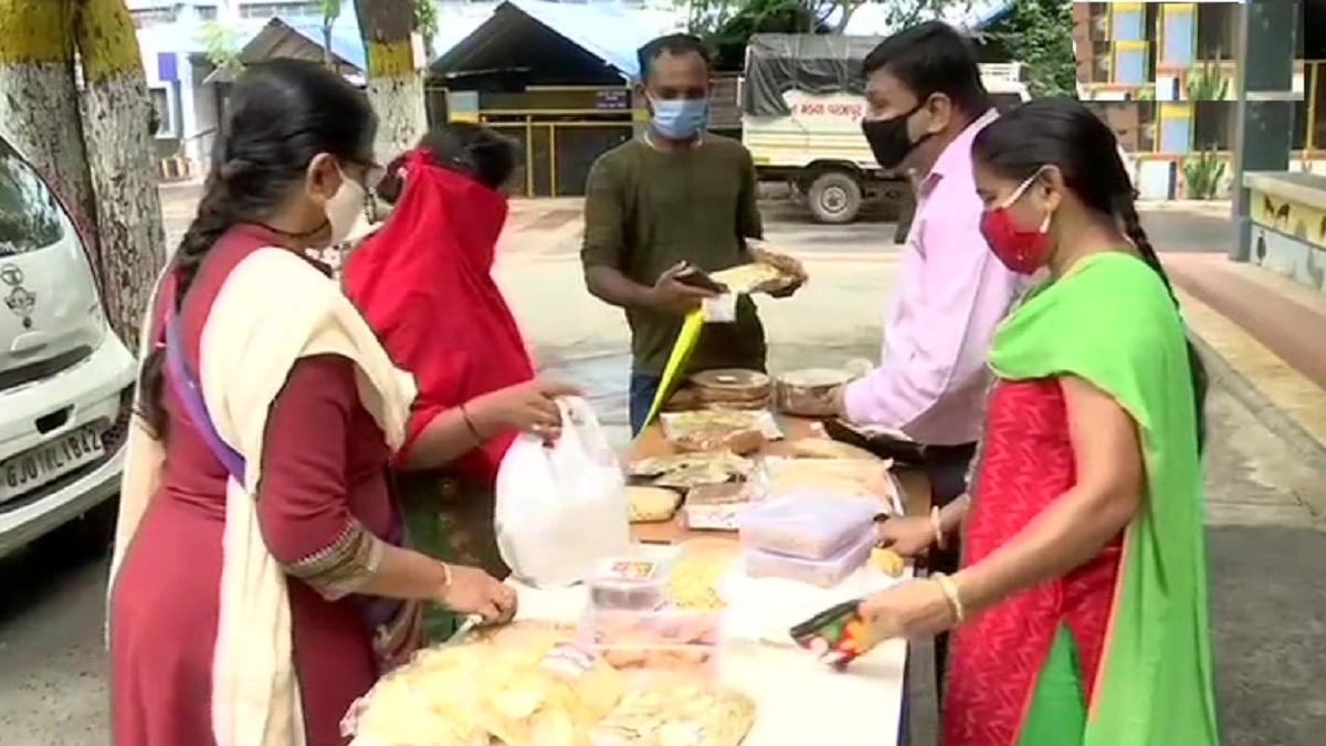 कोरोना ने रोजगार छीना तो आपदा को अवसर में बदला (Photos: ANI)