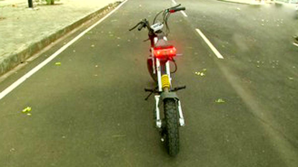 (छात्र ने बनाई इलेक्ट्रिक बाइक- फोटो एएनआई)