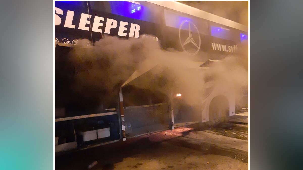 चलती बस में विस्फोट.