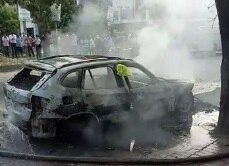लखनऊ: रोड पर भाग रही BMW अचानक बनी आग का गोला.