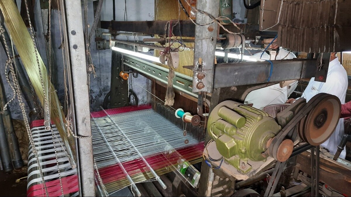 वाराणसी के बुनकरों की हड़ताल