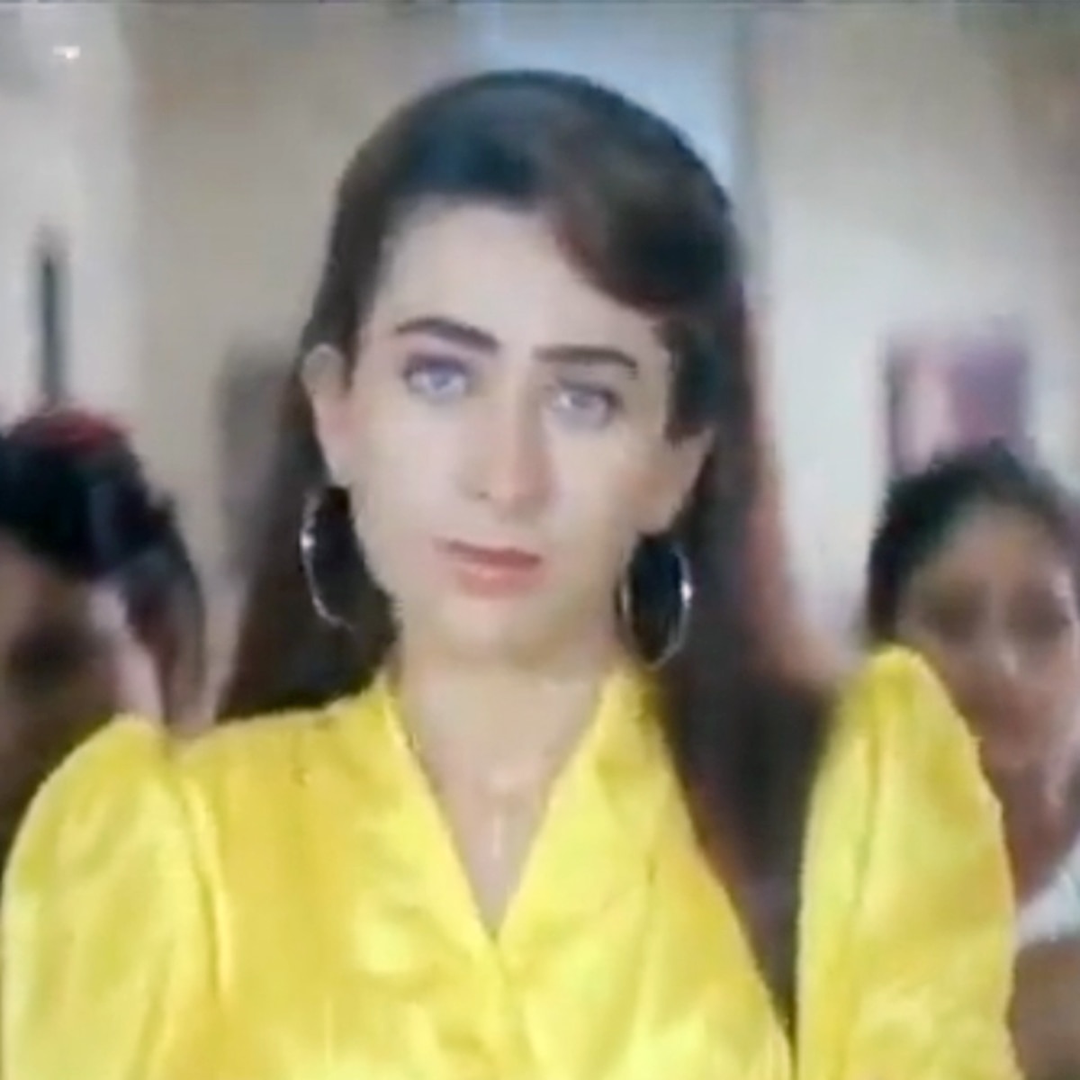 बटन दबा देंगे गाने का सीन